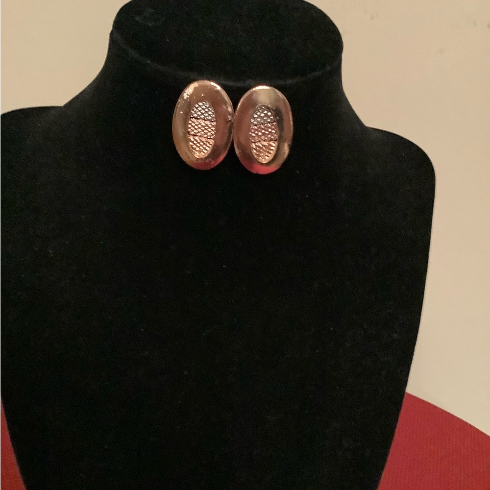 Chic Oval Gold, Silver and copper color fashion lever back  Earrings. NWOT
